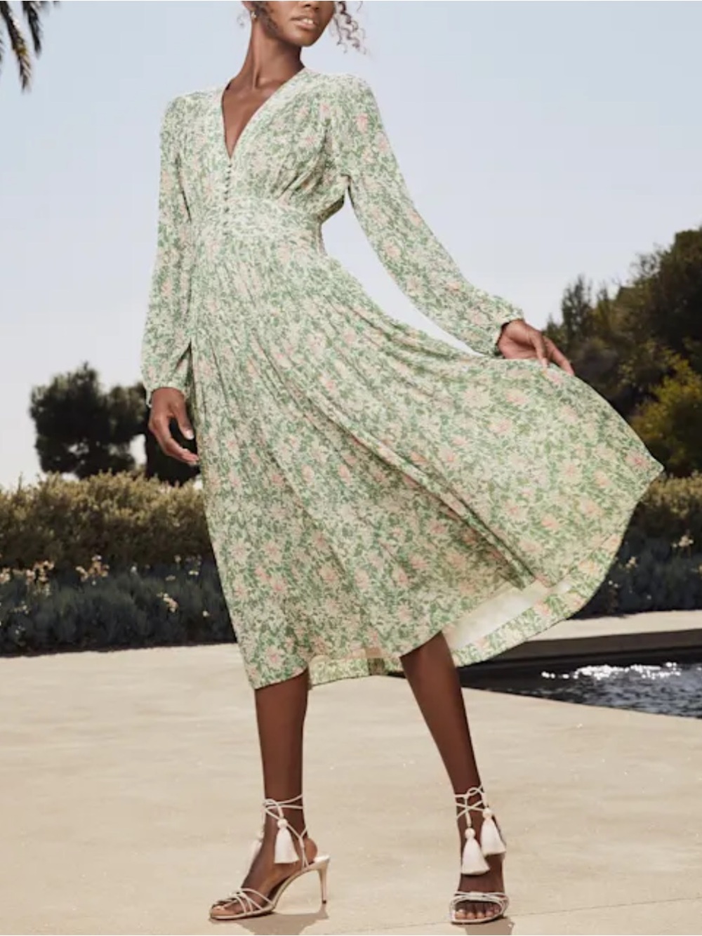 Lulu’s Garden Dancer Green Floral Print Pleated Long Sleeve Midi Dress. Size M.